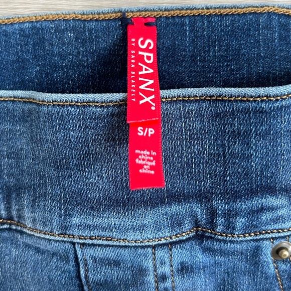 NWT SPANX Women's Ankle Skinny distressed skinny jeans, medium wash - Picture 4 of 10